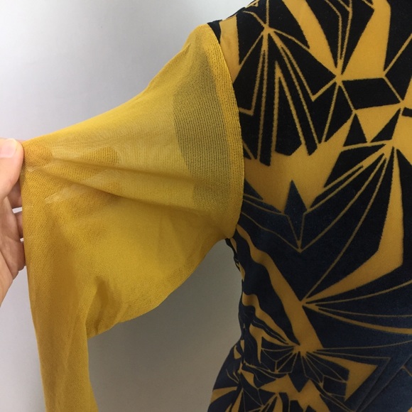 Viviana G Velvet mesh geometric long sleeve tee L - Picture 5 of 8